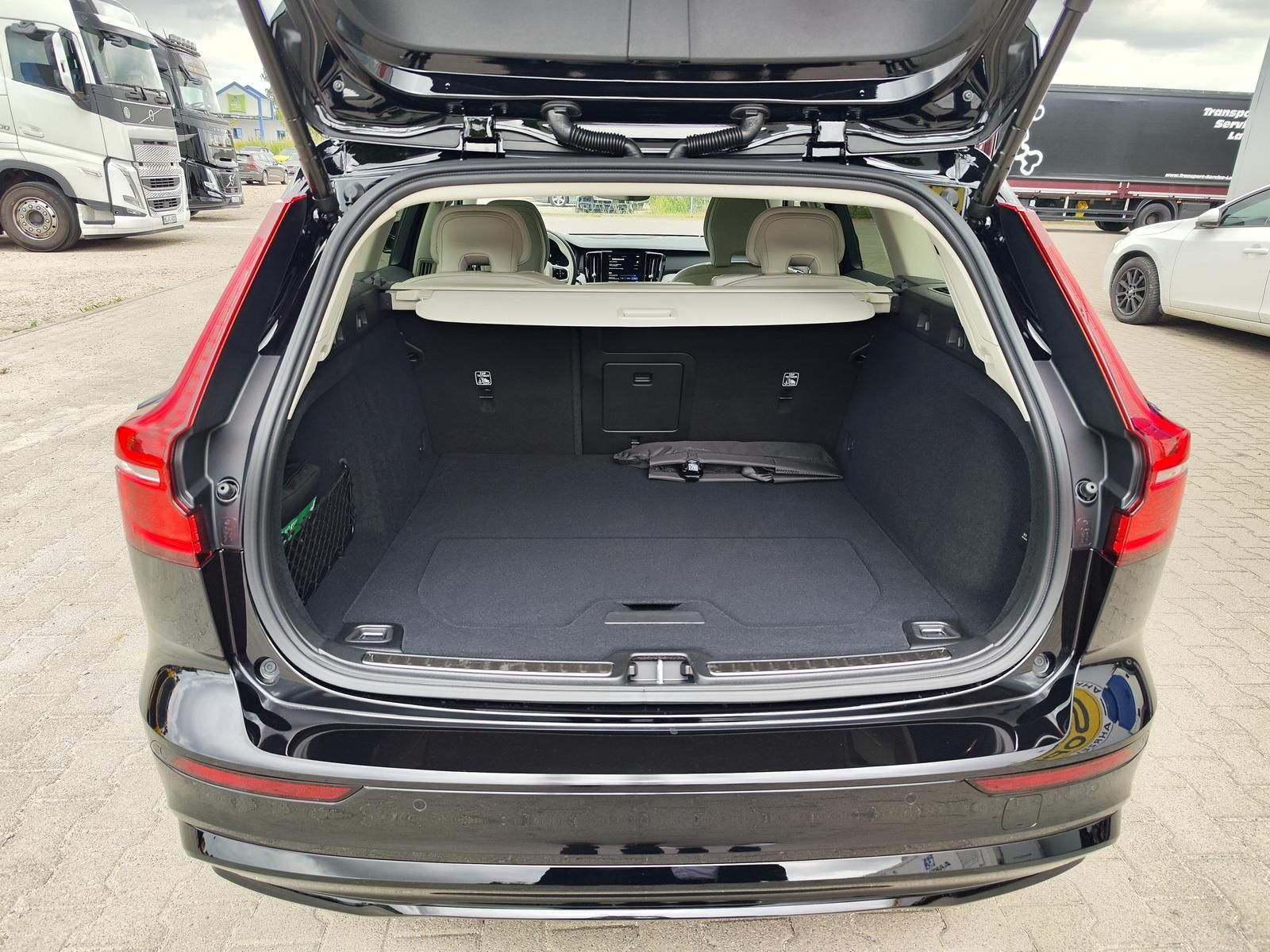 Volvo V60 T6 AWD Ultra Dark 19" 360° H&K LED PANO STHZ imagem 3