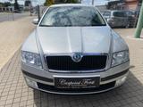 Skoda Octavia 1.6 Lim. Elegance, 1.Hand, Automatik,uvm - Skoda Octavia mit Benzin-Antrieb: Limousine, 1.6