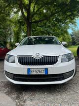 Skoda Octavia 1.2 TSI Active - Skoda Octavia mit Benzin-Antrieb: Limousine, 1.2