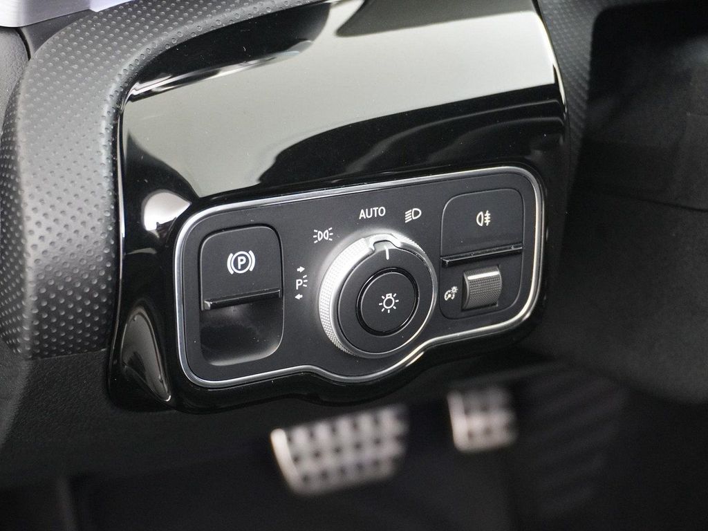 Mercedes-Benz A 200 AMG Business Solution | AHK Wegklapbaar |