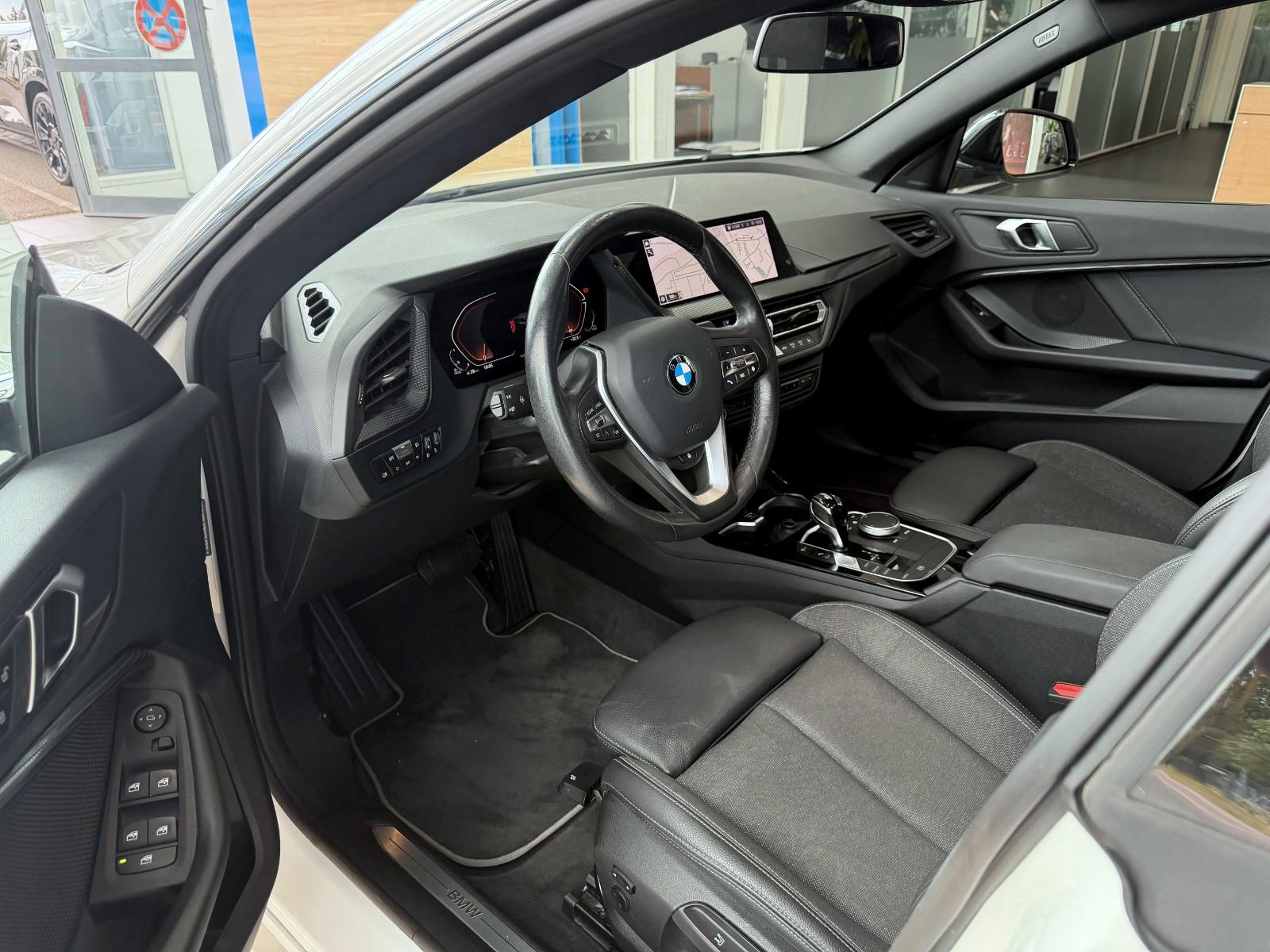 BMW 216d GC Sport Line LC. Prof. Kamera Pano LED