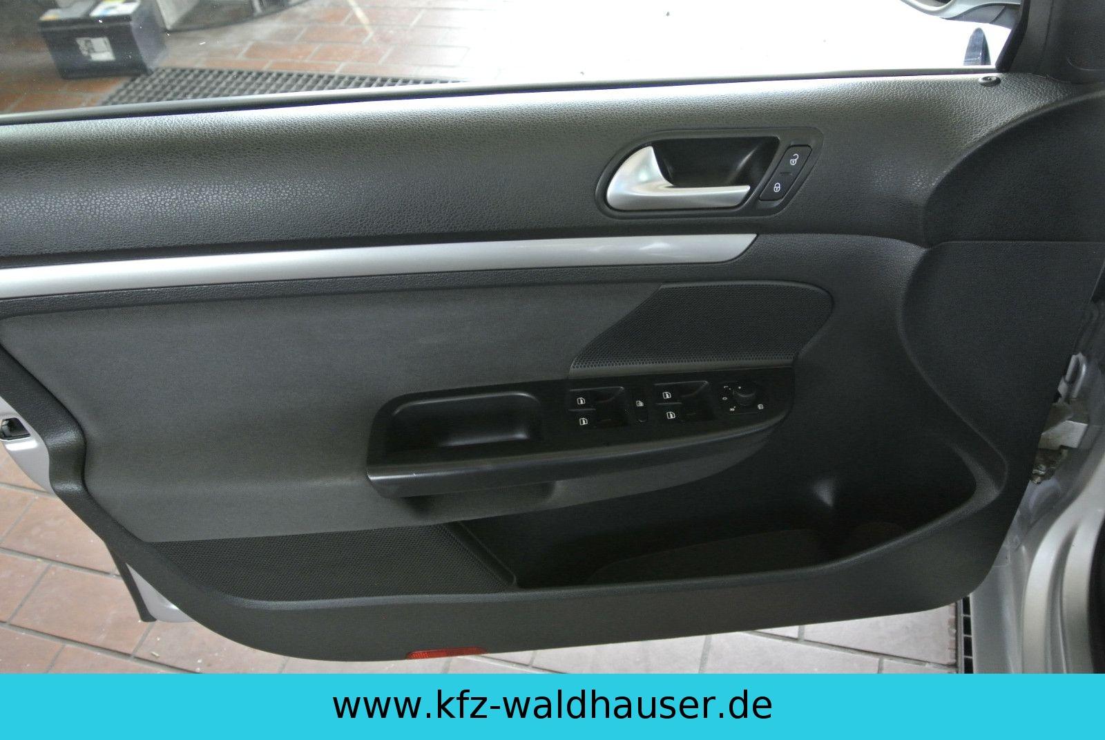 Volkswagen Golf 2011 — photo 32