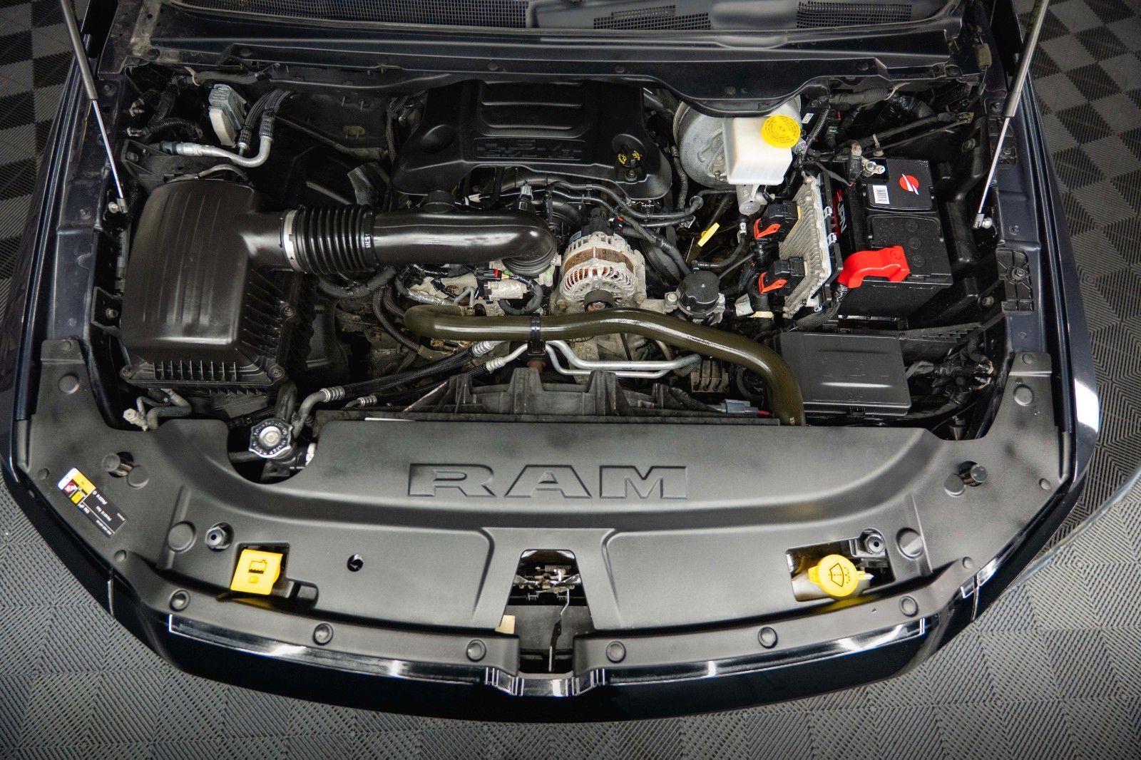 Fahrzeugabbildung Dodge RAM 5.7 V8 HEMI 4x4 OFFROAD Night HarleyDavidson