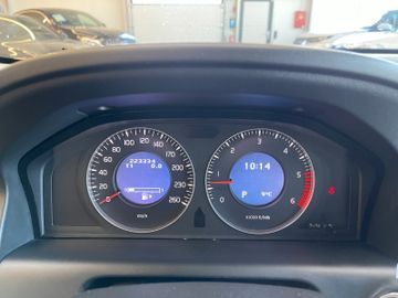 Volvo XC60 Momentum AWD *BI-XENON*PANO*NAVI*PDC*AHK*