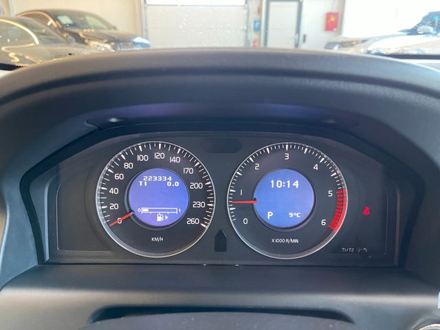 Volvo XC60 Momentum AWD *BI-XENON*PANO*NAVI*PDC*AHK*