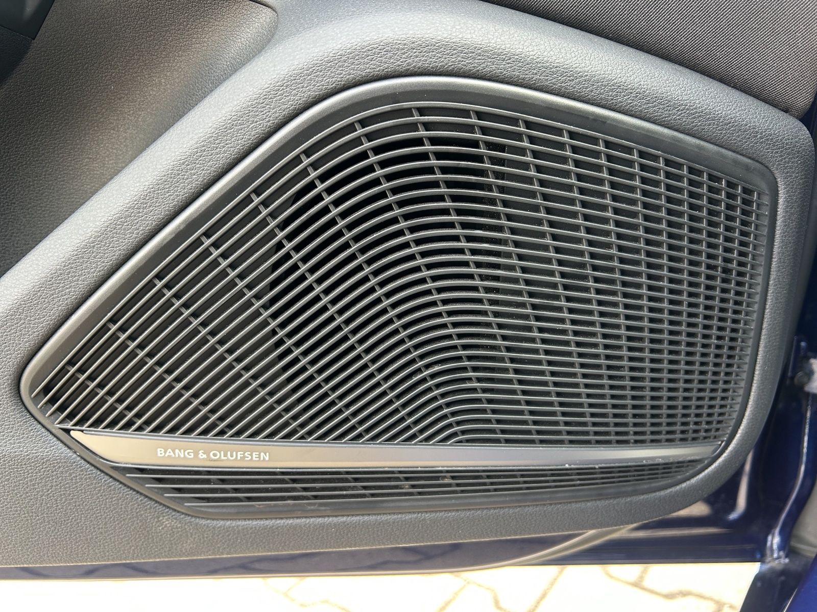 Fahrzeugabbildung Audi A4 Avant TFSI MATRIX B&O DAB