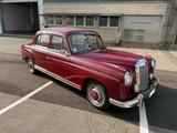 Mercedes-Benz 220 S Ponton mit Schiebedach - Mercedes-Benz 220 mit Benzin-Antrieb: Leder