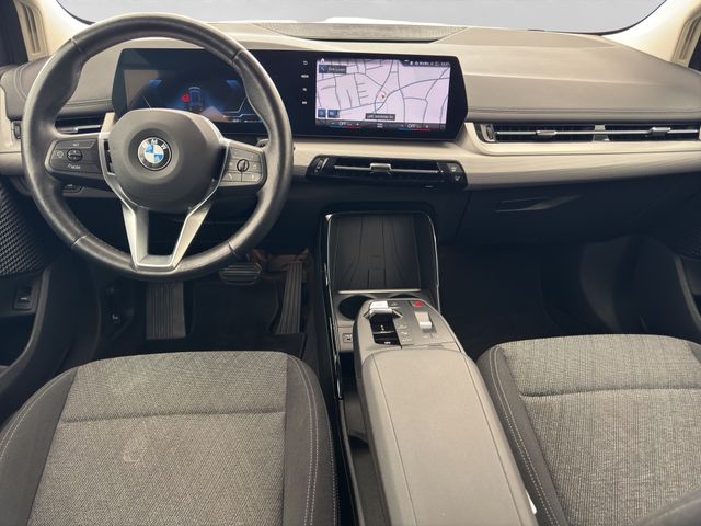 Fahrzeugabbildung BMW 218i Active Tourer Autom+Adaptive LED+Cam+Navi