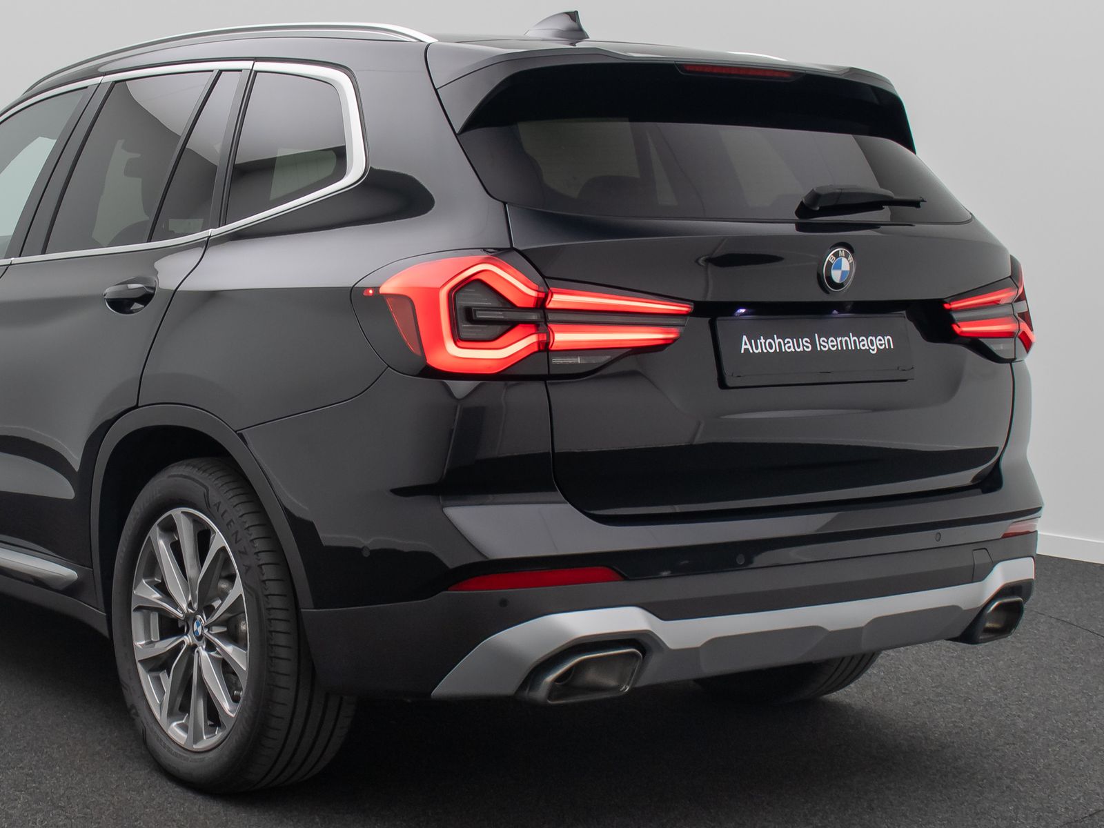 Fahrzeugabbildung BMW X3 xD30d Alarm HUD Laser DAB DisplKey 19"M Sport