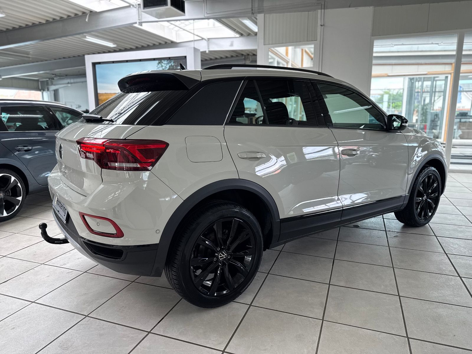 Fahrzeugabbildung Volkswagen T-Roc Black Style+ACC+NAVI+LED+AHK+DIGIT.TACHOw