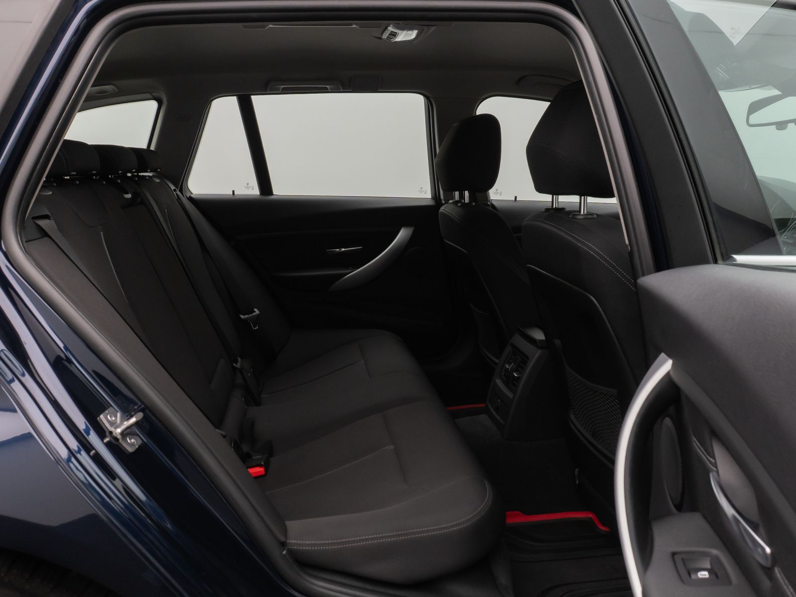 Fahrzeugabbildung BMW 320i Sport Line PDC Xenon AHK Geschwindigkeitsre