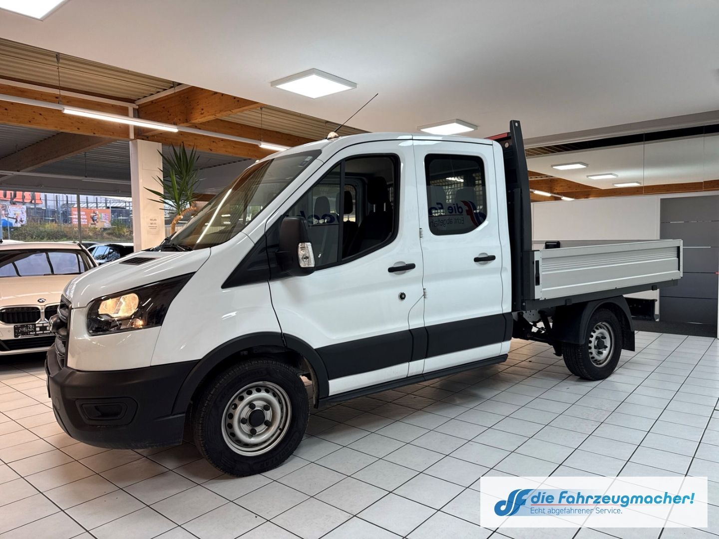 Fahrzeugabbildung Ford Transit Pritsche 350 L2 Doppelkabine Basis AHK D