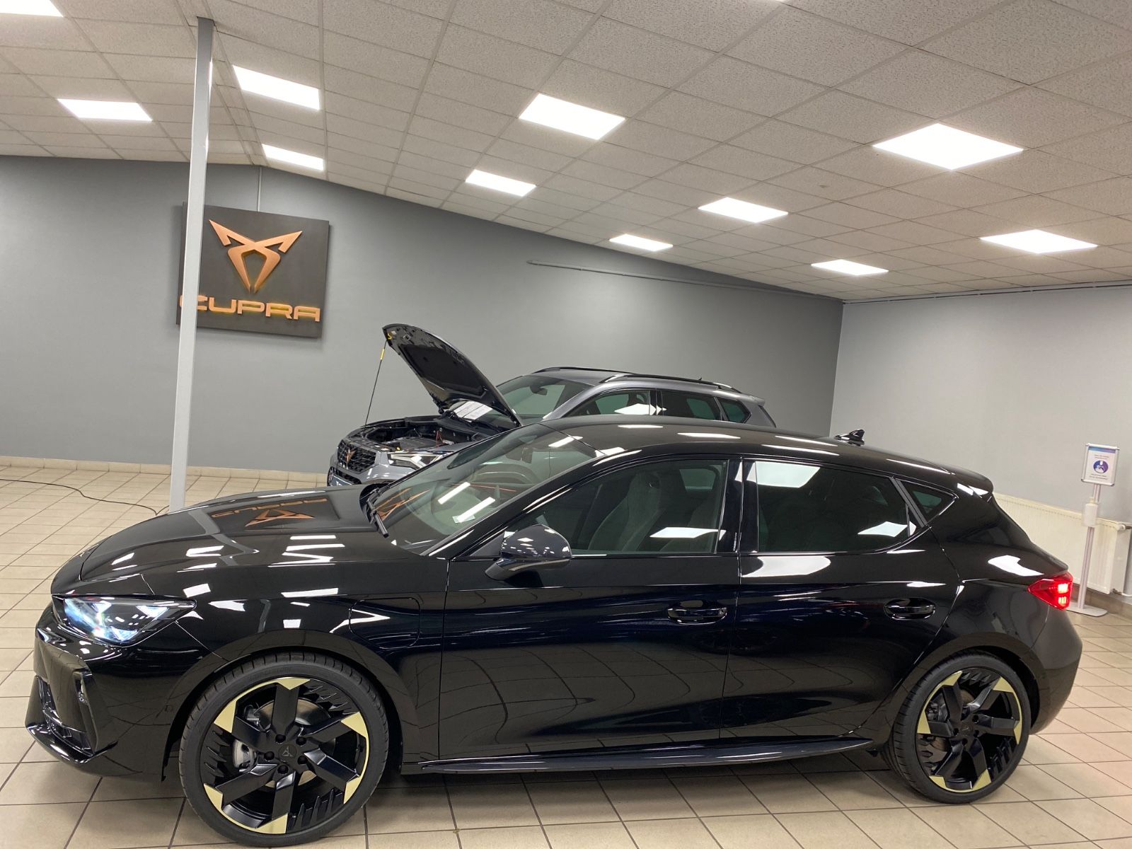 Cupra Leon 1.5 e-Hybrid Tribe Edition 150 kW (204PS) imagem 2