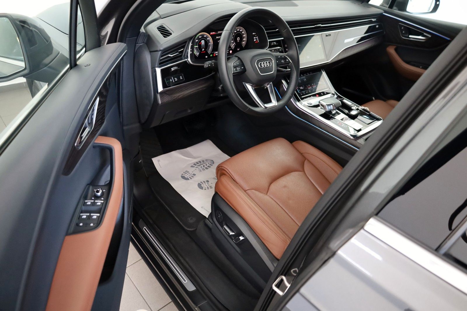 Fahrzeugabbildung Audi Q7 55 TFSIe quattro Leder,Navi,Panorama,Massage