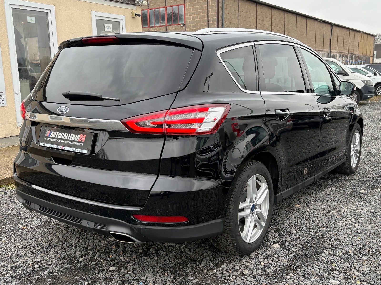 Fahrzeugabbildung Ford S-MAX 2.0 TITANIUM Aut. Navi LED 7-SITZER SPORTS