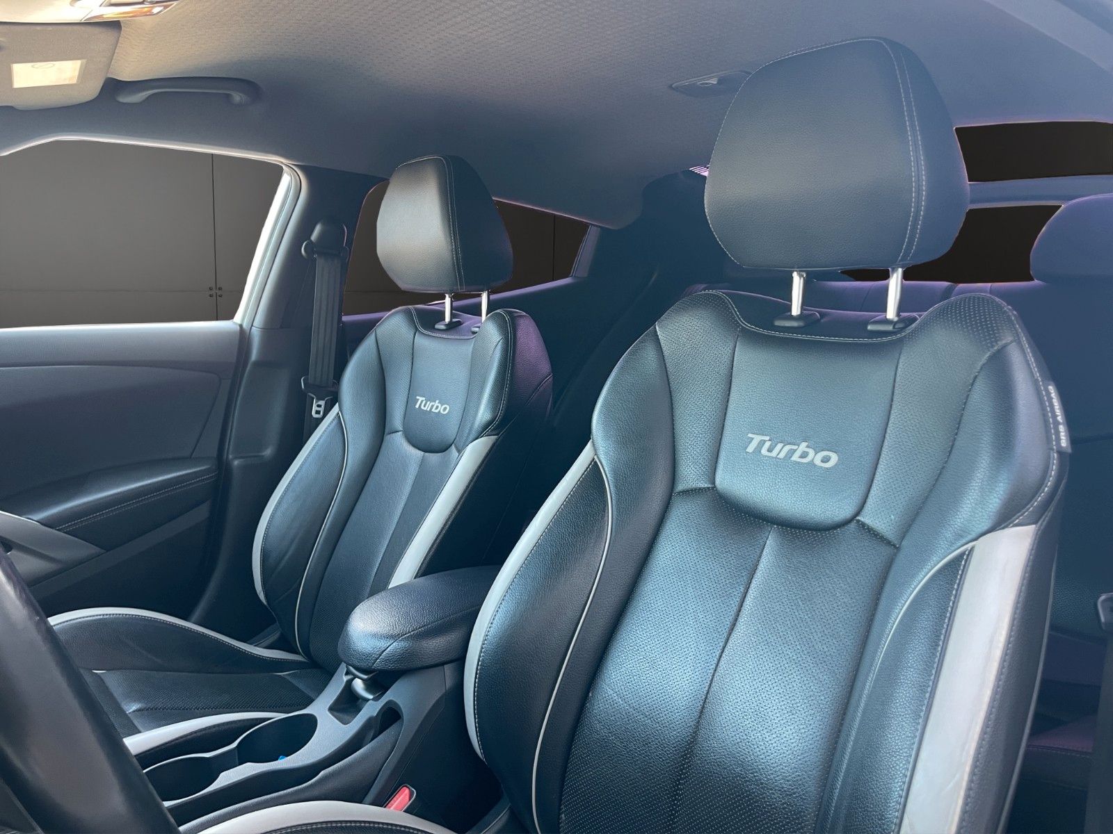 Fahrzeugabbildung Hyundai Veloster Style *Leder*Automatik*Tempomat*Kamera