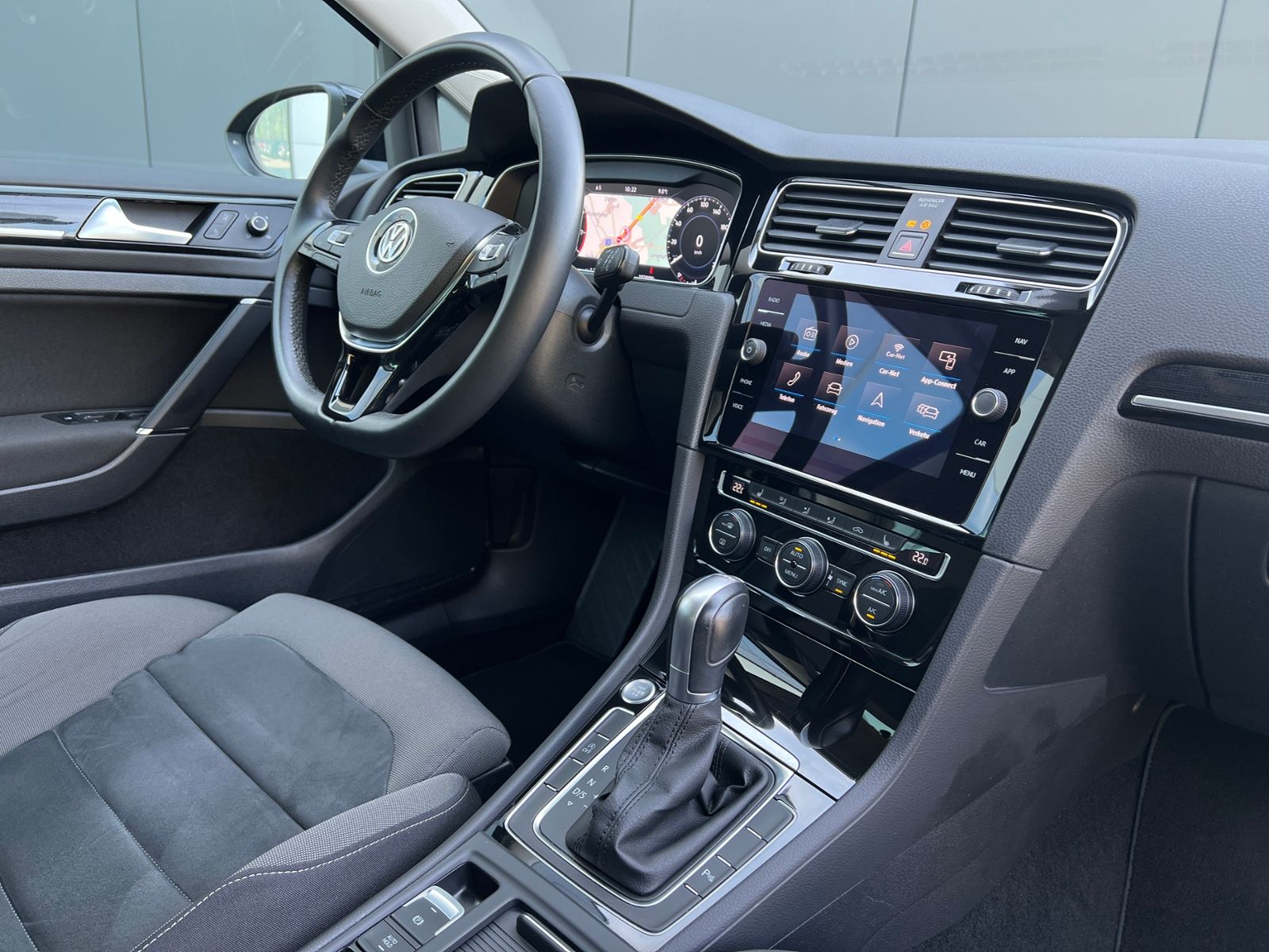 Fahrzeugabbildung Volkswagen Golf VII Variant Highline 1.4 TSI DSG *AHK, Navi