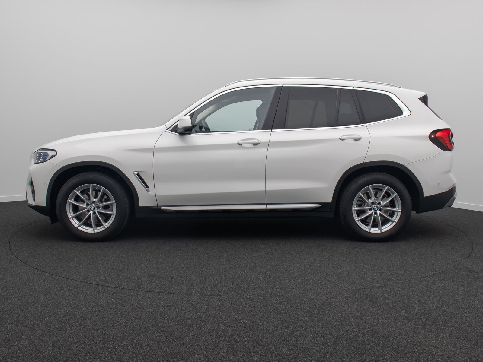 Fahrzeugabbildung BMW X3 xD20i Kamera DAB Laser HiFi Komfort Sport 18"