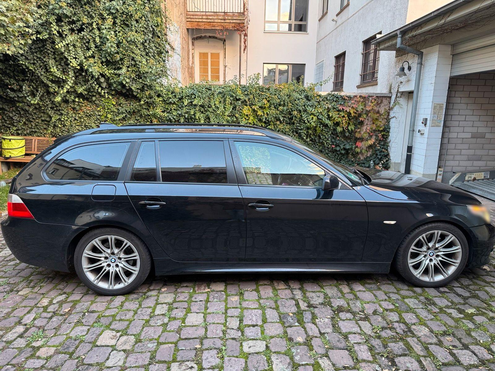 BMW 525 2006 — rear view