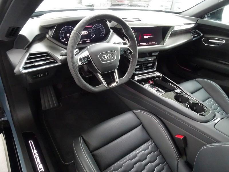 Audi e-tron GT 350 quattro / Audi exclusive