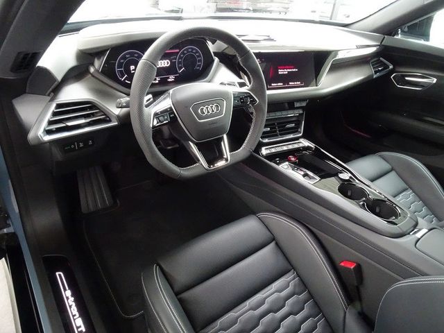 e-tron GT 350 quattro / Audi exclusive