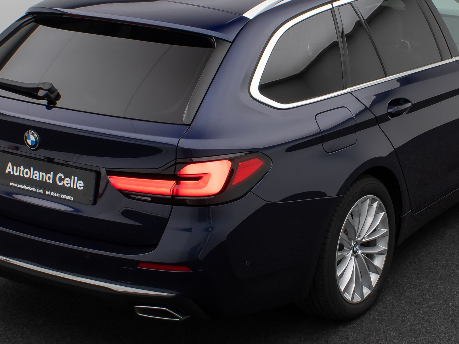Fahrzeugabbildung BMW 520i Luxury Line Kamera HUD DAB B&W Alarm Sport