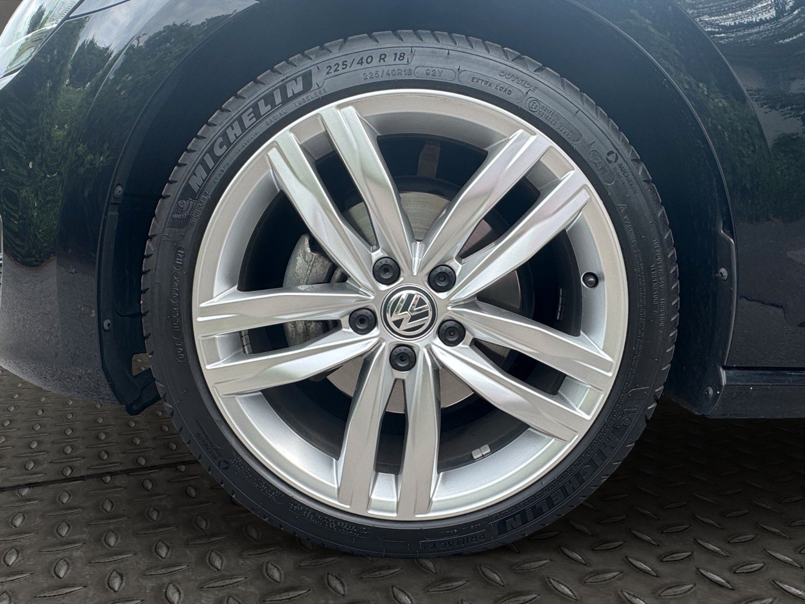 Fahrzeugabbildung Volkswagen Golf VII Lim. Highline BMT Automatik/Navi/Kamara
