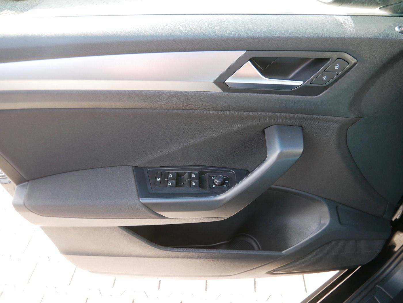 Fahrzeugabbildung Volkswagen T-Roc 1.0 TSI Life NEU35T LED NAVI SHZ Allwetter