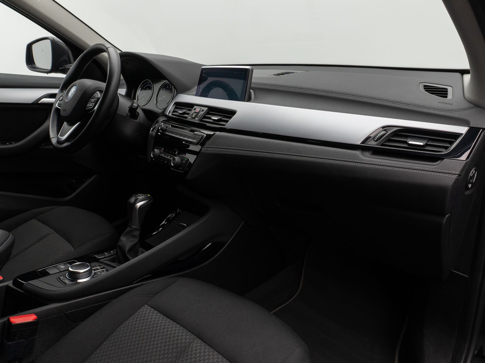 Fahrzeugabbildung BMW X2 xD25e Kamera DAB Lordos LED Geschwindigkeitsr
