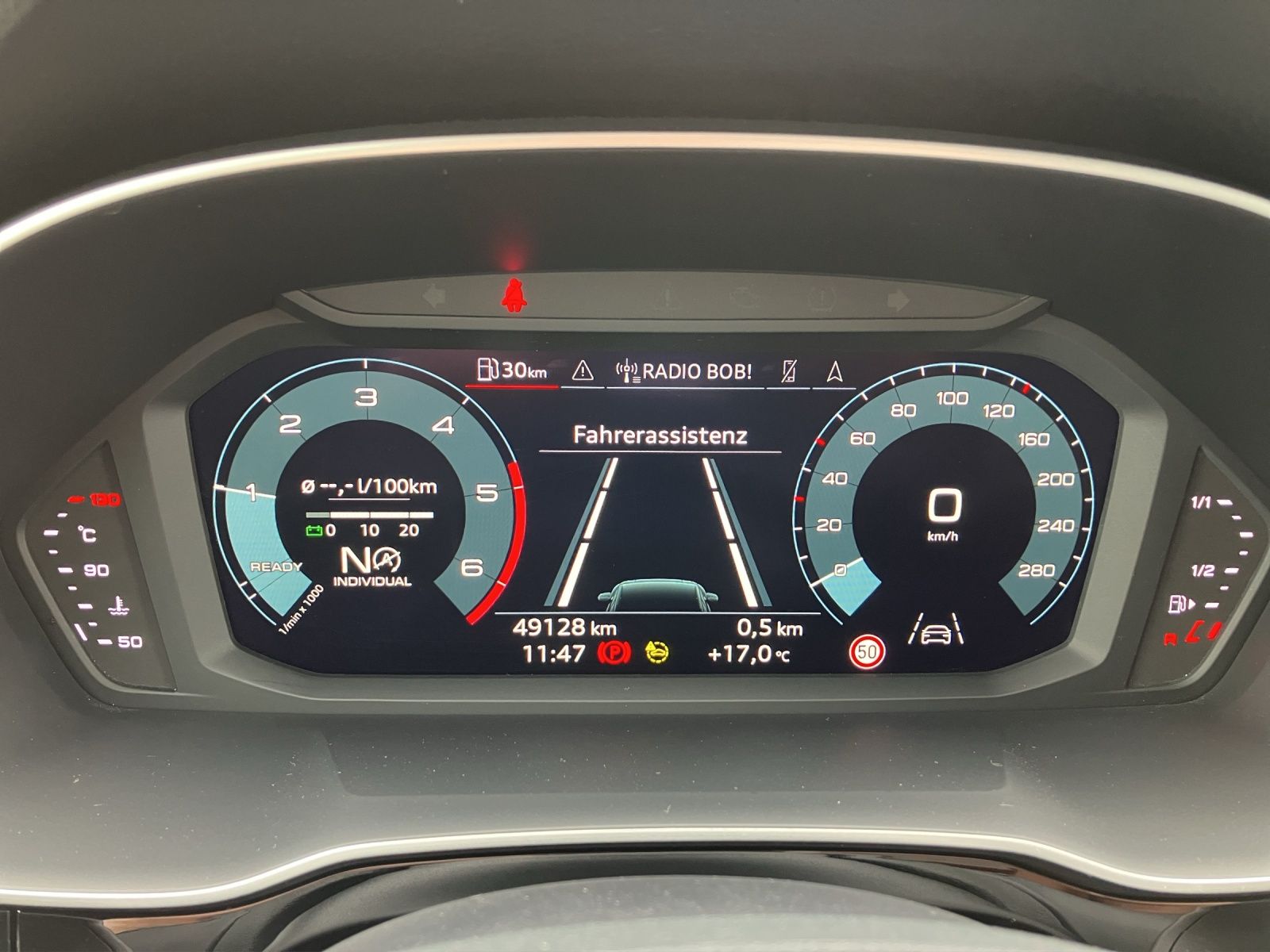 Fahrzeugabbildung Audi Q3 35 TDI quattro S-line S-tronic Navi AVC GRA R