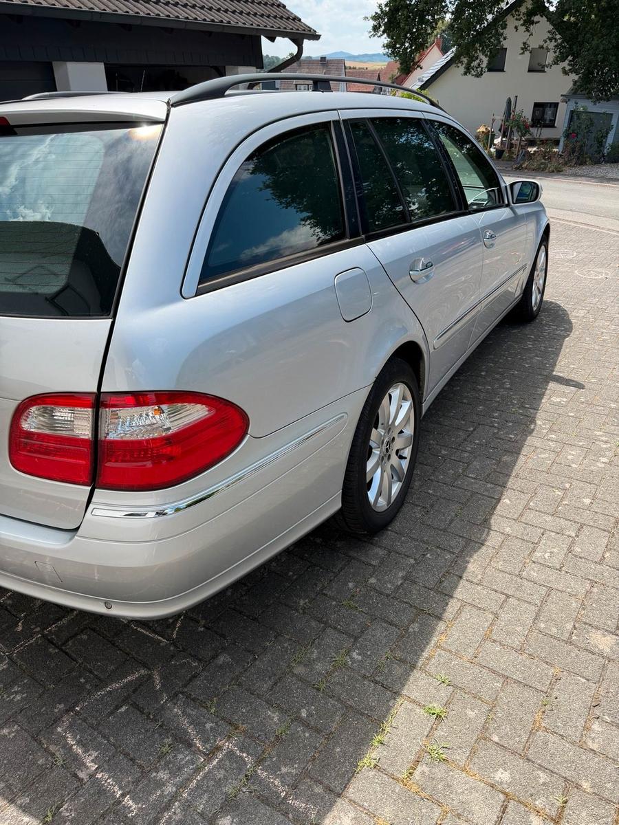 Mercedes-Benz E280 2005 — rear view