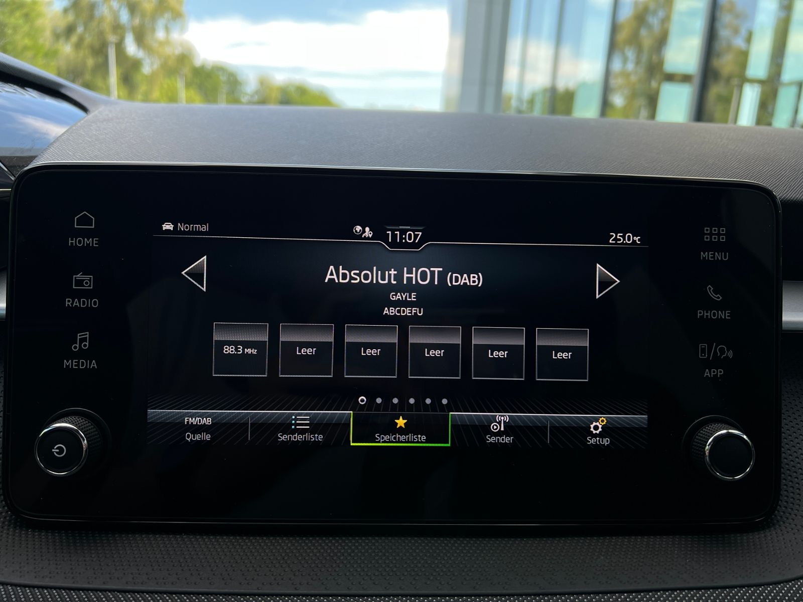 Fahrzeugabbildung SKODA Fabia Selection Tour 1.0 TSI *Vorb. AHK, LED, Ka