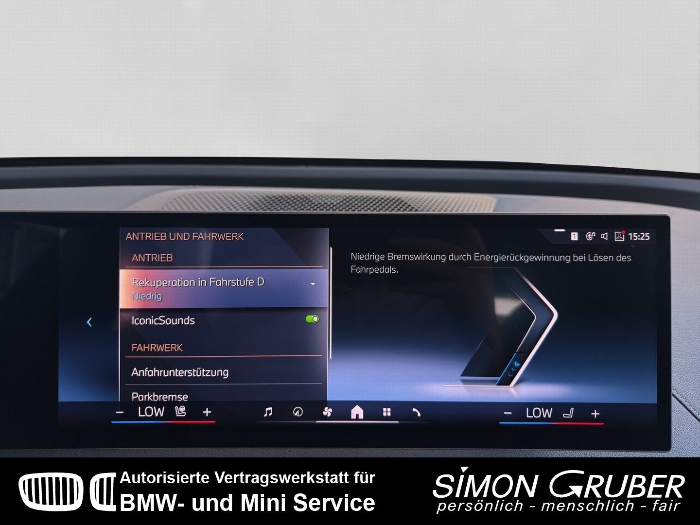 Fahrzeugabbildung BMW iX xDrive50 Sport PanoSky H&K HUD Laser AHK