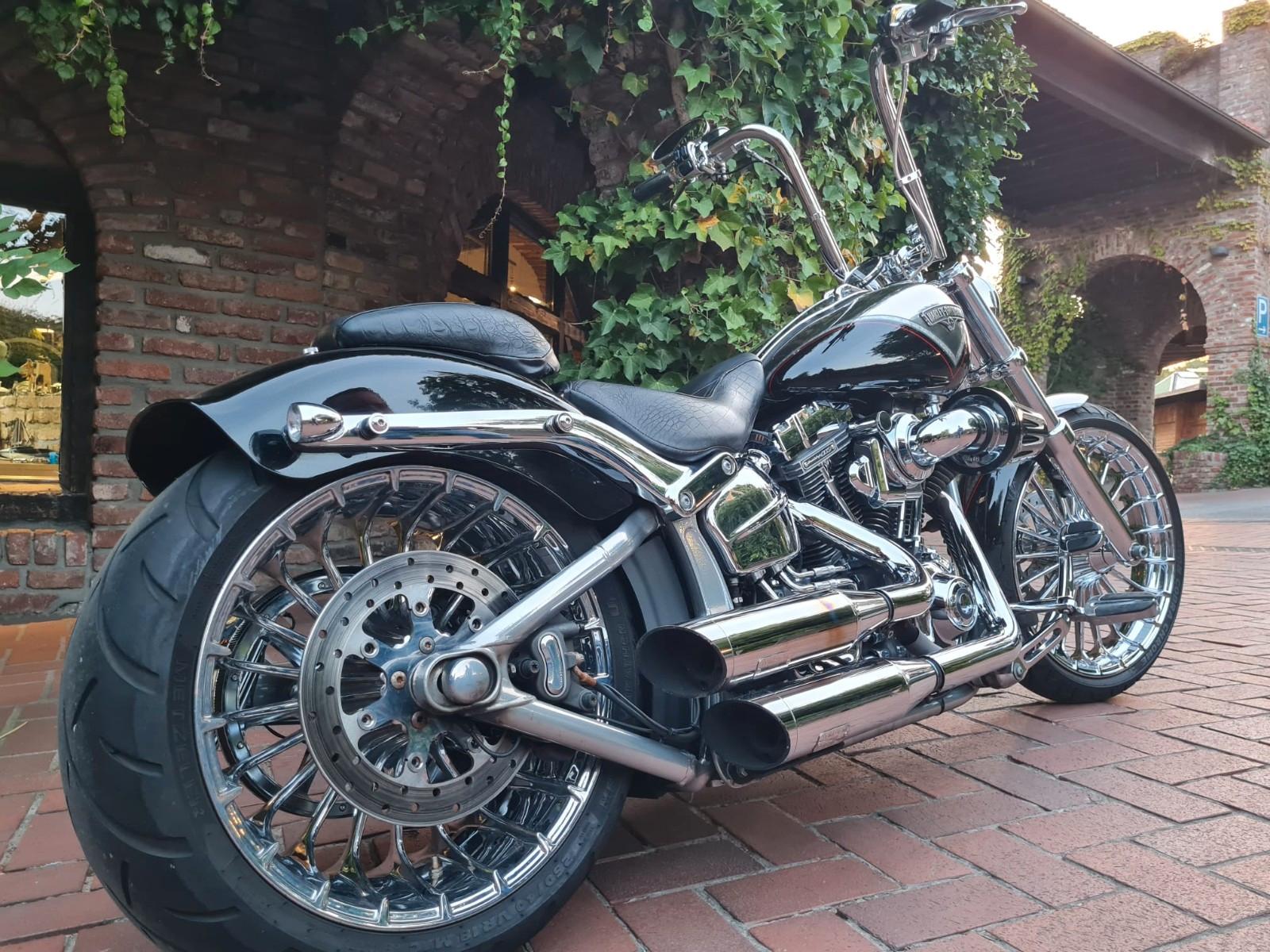 Harley-Davidson CVO Breakout FXSBSE 10000,-Euro Extras