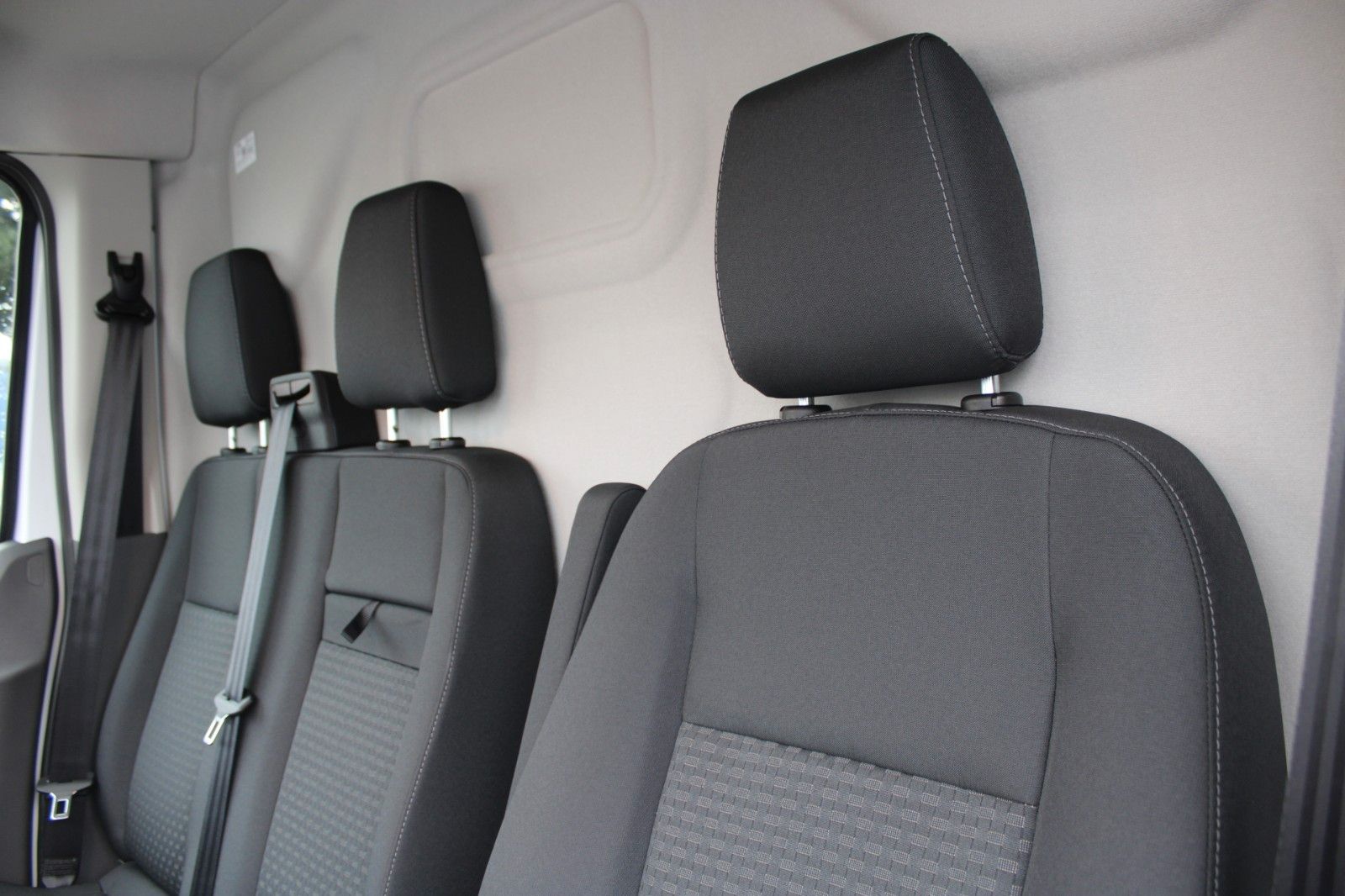 Fahrzeugabbildung Ford Transit L3 H2 LKW Kasten hoch lang KLIMA AHK CAM