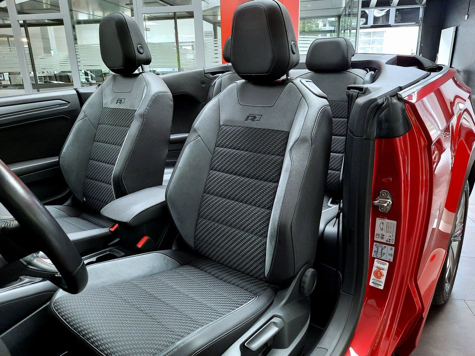 Fahrzeugabbildung Volkswagen T-Roc Cabrio R-Line TSI *AHK*Navi*PDC*ACC*LED*