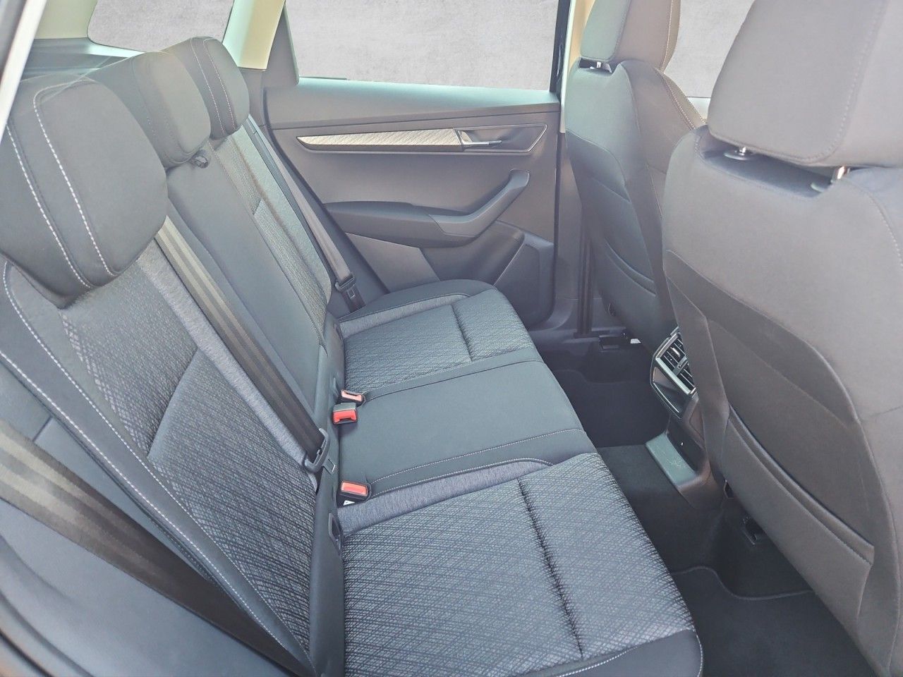 Fahrzeugabbildung SKODA Karoq Selection Style TSI DSG