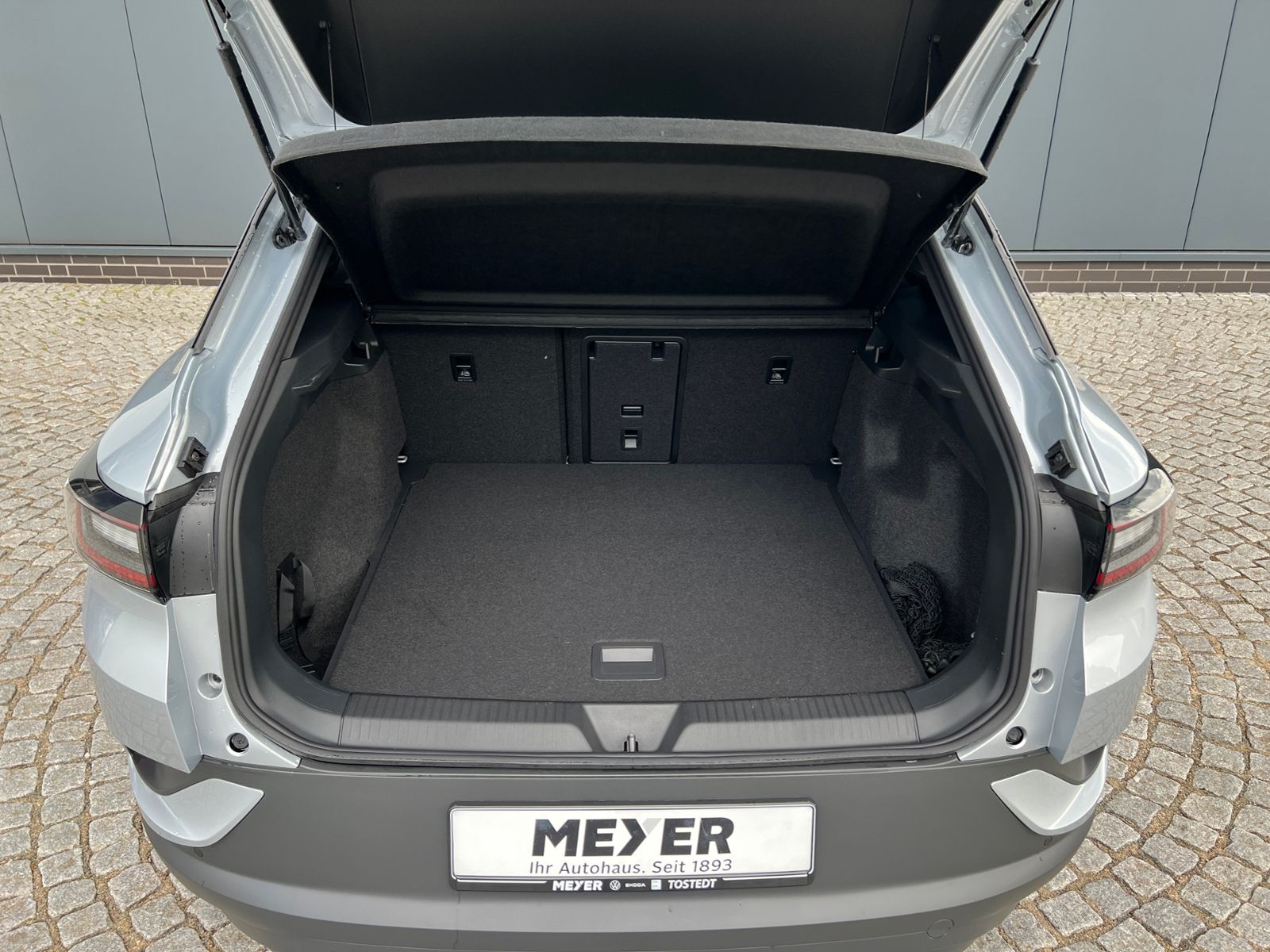 Fahrzeugabbildung Volkswagen ID.4 Pure 52 kWh *LED, ACC, Navi, Kamera, 18''-L
