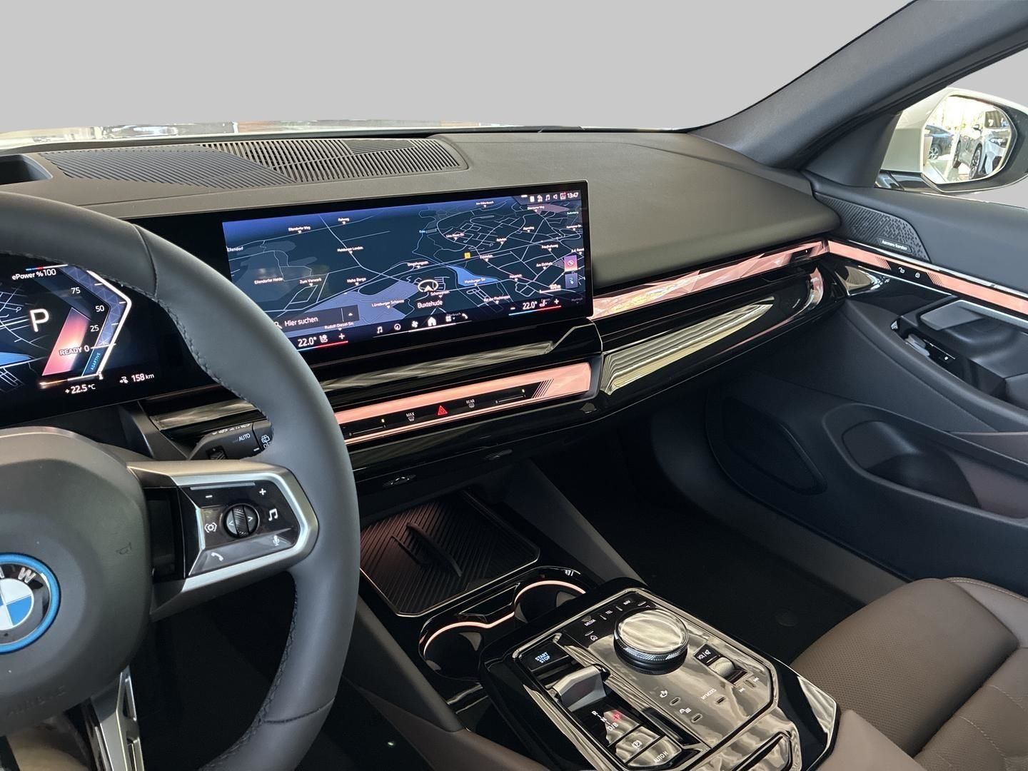 BMW i5 eDrive40 Touring M Sport HUD AHK Pano Navi el foto 13