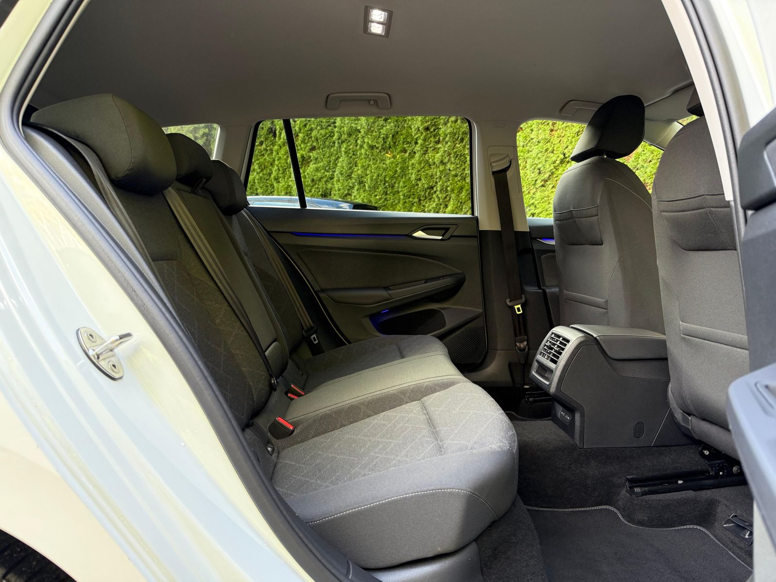 Fahrzeugabbildung Volkswagen Golf Variant 1.5 TSI Life LED+NAV+SHZ+PARK+VIRTU