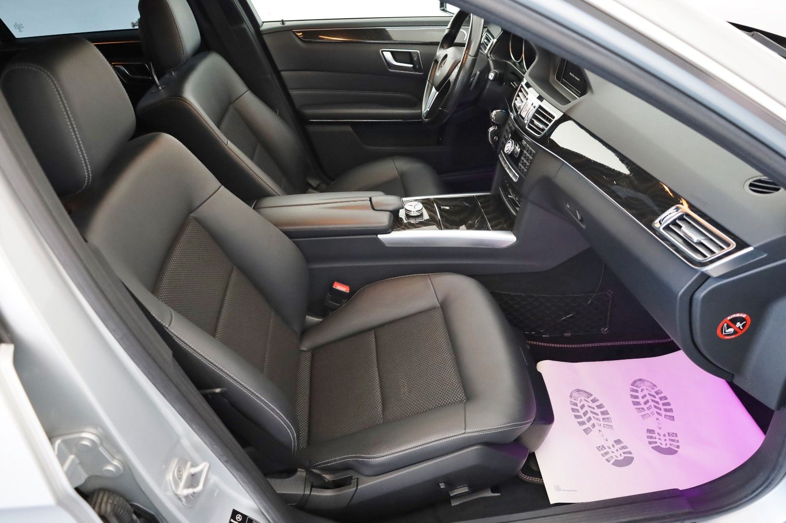 Fahrzeugabbildung Mercedes-Benz E 200d T BT Avantgarde T.Leder,Navi,LED,SH,PDC
