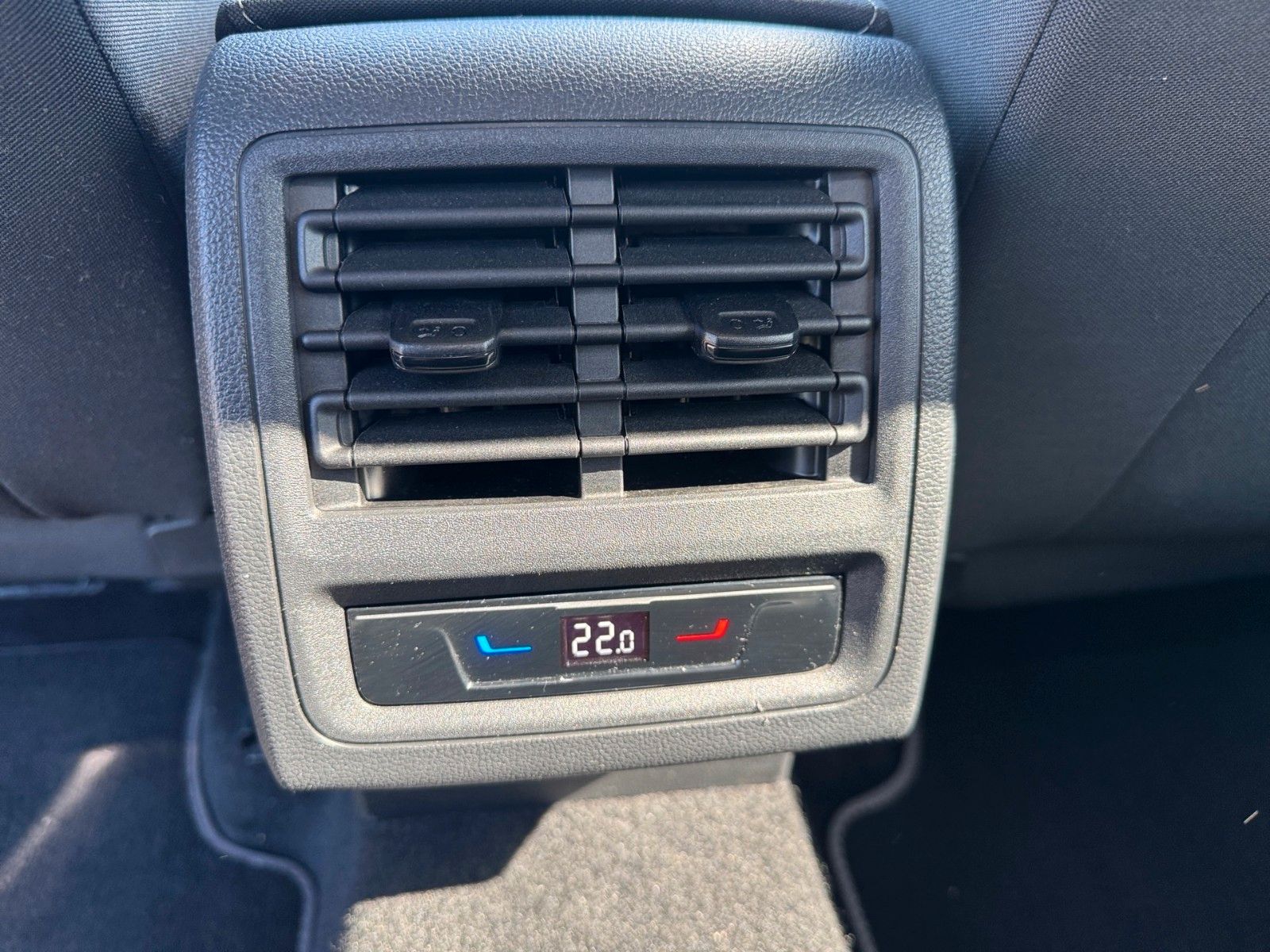 Fahrzeugabbildung Volkswagen Golf VIII Lim. Life 1.0 eTSI