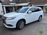 Mitsubishi Outlander 2.4 MIVEC PLUG-IN HYBRID 4WD Basis... - Mitsubishi Outlander in Kiel