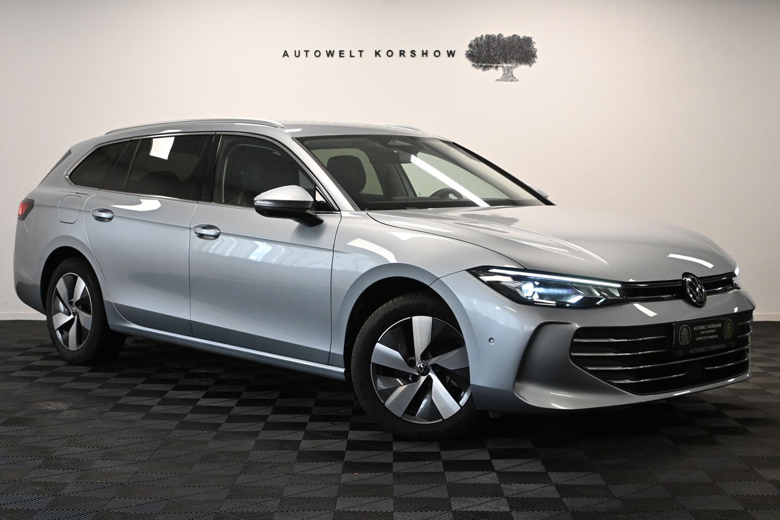 Volkswagen Passat Variant 1.5 eTSI*LED*AHK*360°*ACC*CARPLAY
