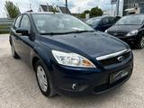 Ford Focus Lim. Concept - Ford Focus mit Benzin-Antrieb: Limousine, Concept