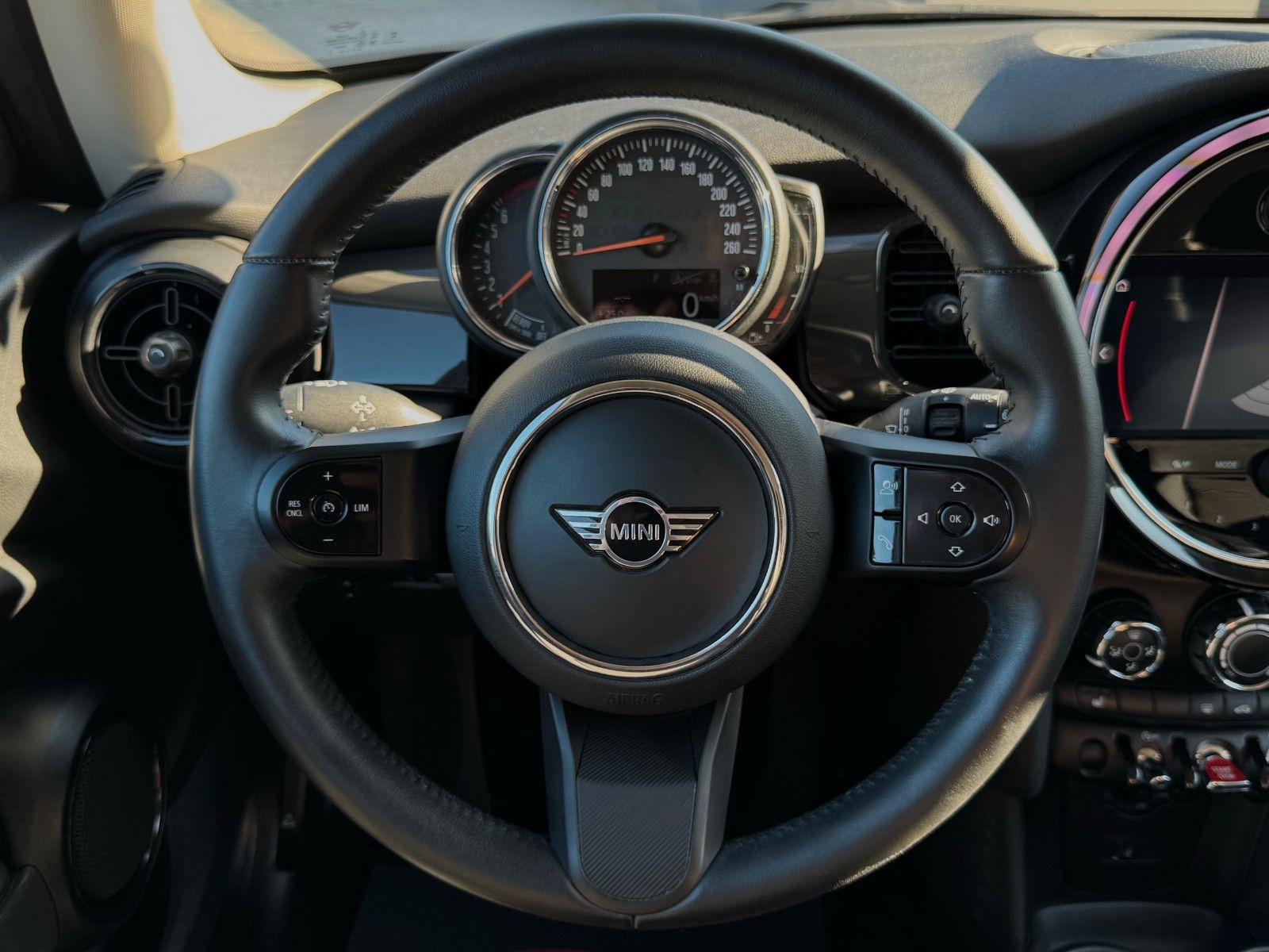 Fahrzeugabbildung MINI One Aut. Blackyard Tempomat Sitzheizung BLT LED