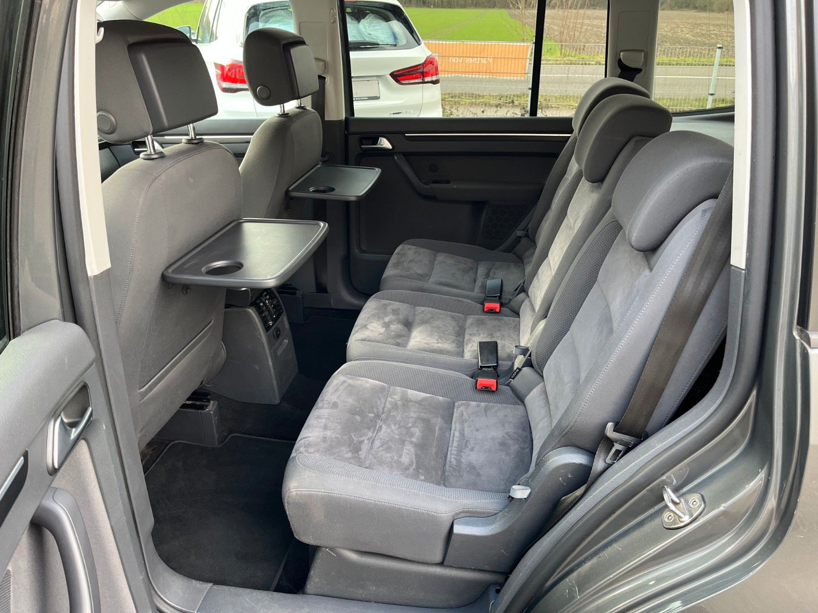 Fahrzeugabbildung Volkswagen Touran 2.0 TDI HIGHLINE DSG Navi RKam AHK Alcant