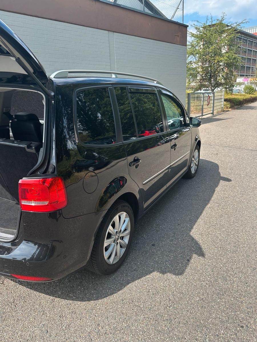 Volkswagen Touran 2011 — photo 8