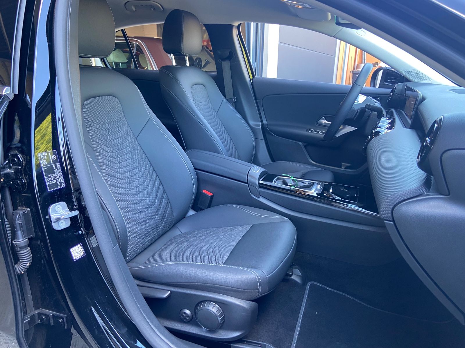 Mercedes-Benz A 180d Kamera Leder LED foto 16
