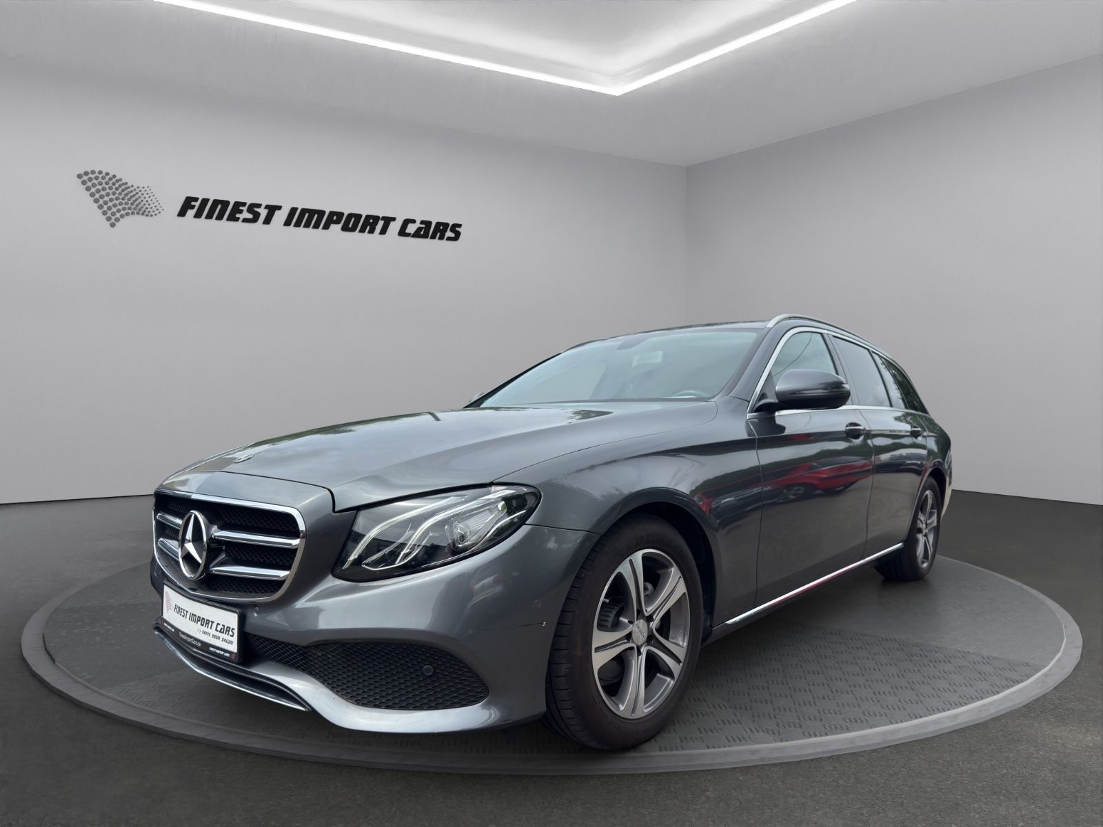 MERCEDES-BENZ E 220d T AHK Kamera LED Leder Navi Sitzheiz.  ZV
